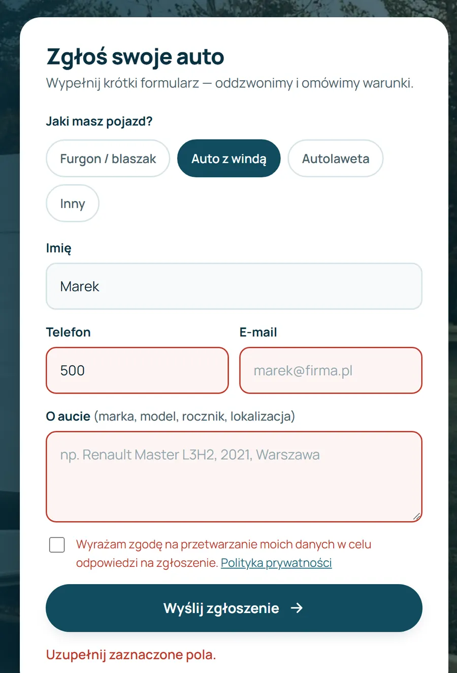 Formularz „Zgłoś swoje auto” z wyborem typu pojazdu i podświetlonymi polami do poprawy